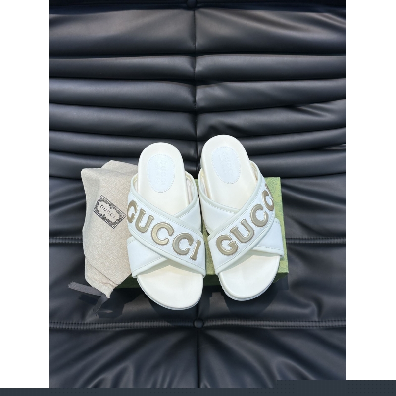 G*u*i slippers